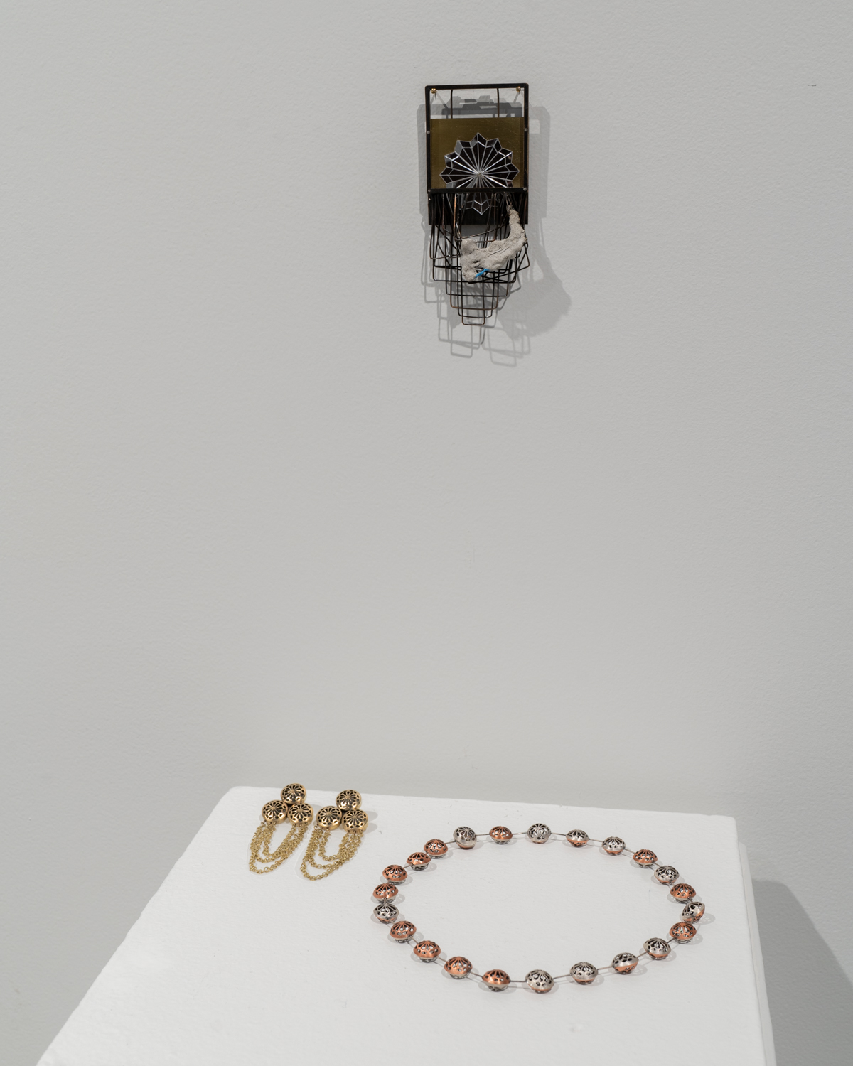 Mahsa Yaghoobi Kiaseh, Reflection, Mirror, cement, brass